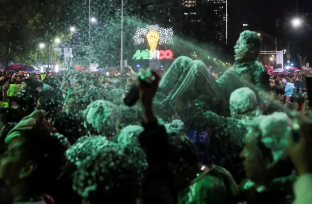 جشن شادی هواداران مکزیک