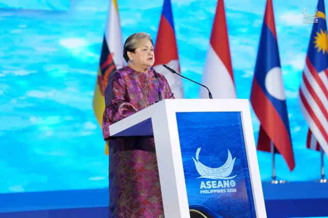 အာဆီယံ အထူးသံ ဖိလစ်ပိုင်နိုင်ငံခြားရေးဝန်ကြီး ထရီဇာ လာဇာရို