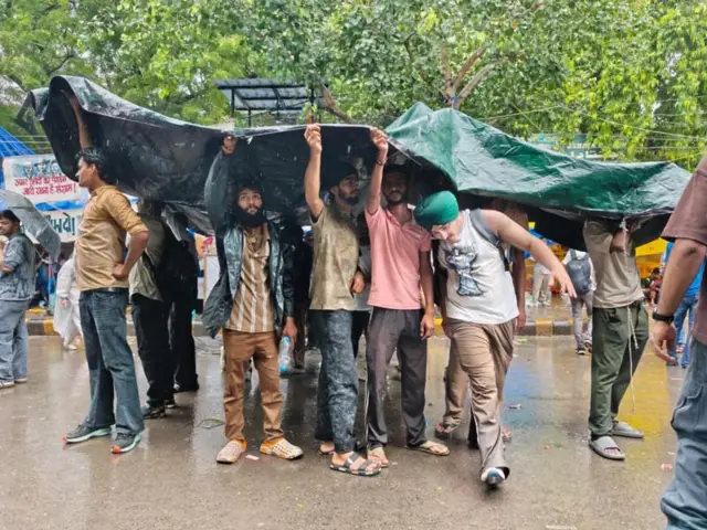 બુધવાર સવારની જંતર-મંતરની તસવીરો