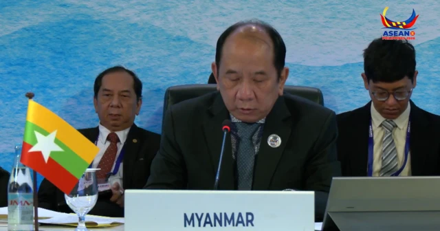 အာဆီယံ-ရုရှားနိုင်ငံခြားရေးဝန်ကြီးတွေ အစည်းအဝေးမှာ အခမ်းအနားအဖွင့် မိန့်ခွန်းပြောနေတဲ့ နေပြည်တော် နိုင်ငံခြားရေးဝန်ကြီးဌာန၊ အမြဲတမ်းအတွင်းဝန် ဦးဟောက်ခန့်ဆုမ်း