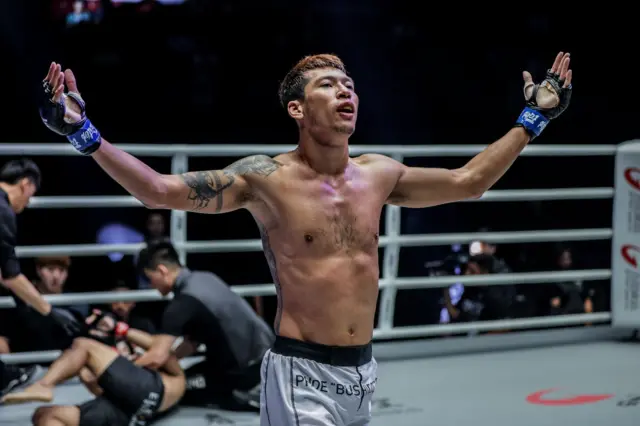 One Championship မှာ ထိုးသတ်ခဲ့တဲ့ MMA ဖိုက်တာ ဖိုးသော် (ပုံဟောင်း)