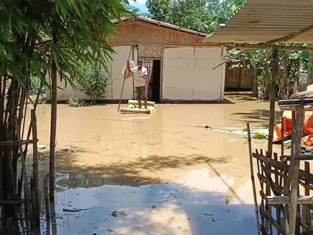 আসামের জলমগ্ন একালার ছবি