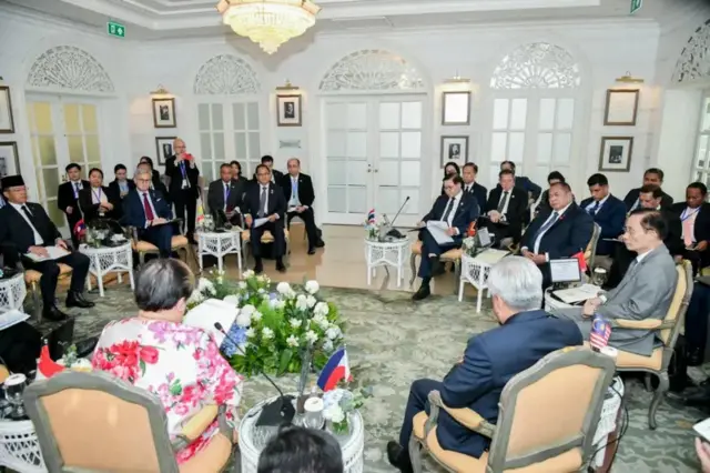 ဘန်ကောက်အစည်းအဝေးတက်တဲ့ နိုင်ငံခြားရေးဝန်ကြီးတွေ