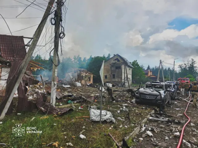 Зеленский сопроводил пост о ракетном ударе по Киевской области такой фотографией