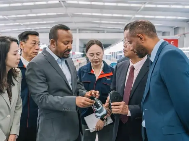 MM Abiy warshaalee yoo daawwatan