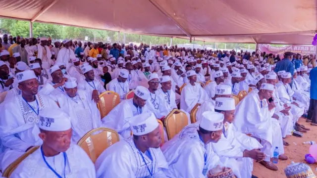 Gwamnatin jihar Kebbi ta yi wa mutum 300 auren gata