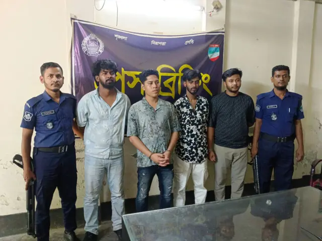 বুধবার ভোরে যশোর থেকে আটক হয় চট্টগ্রামের সন্ত্রাসী ডেভিড ইমন