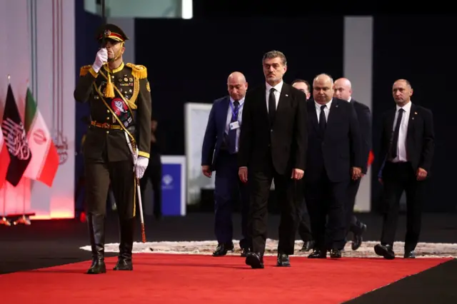 جارجیا کے صدر میخائیل کاویلاشویلی ایران کے سابق سپریم لیڈر آیت اللہ علی خامنہ ای کی آخری رسومات میں شرکت کر رہے ہیں۔