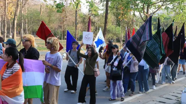 ည်ပြည်ဆိုင်ရာ အမျိုးသမီးများနေ့ အထိမ်းအမှတ် MAP foundation နဲ့ အမျိုးသမီးများအဖွဲ့ချုပ် (မြန်မာနိုင်ငံ) ရဲ့ အဖွဲ့ဝင်အဖွဲ့အစည်းတွေ၊ ထိုင်းအရပ်ဖက်လူမှုအဖွဲ့အစည်းတွေပူးပေါင်းပြုလုပ်တဲ့ ချင်းမိုင်တက္ကသိုလ်အတွင်းက လမ်းလျှောက်ပွဲ