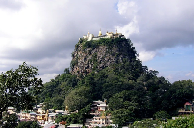 ပုပ္ပါးတောင် (ပုံဟောင်း)