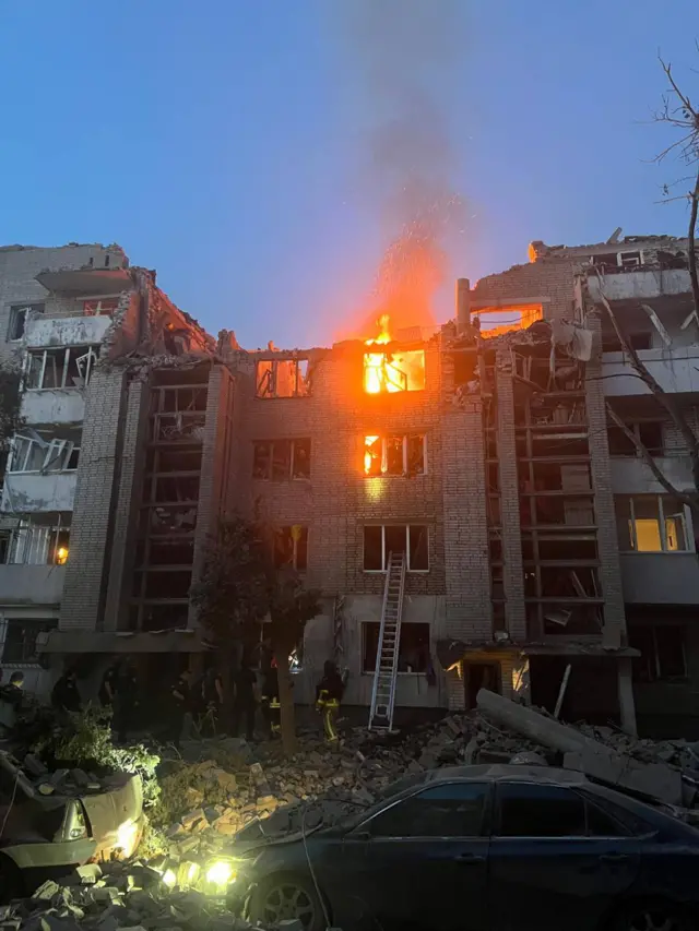 Пожар в жилом доме во Львове после ночной атаки