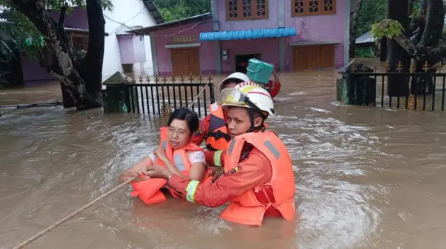 ဇူလိုင် ၃၁ ရက်မှာ ငဝန်မြစ်ရေတက်လာလို့ အရေးပေါ် ရွှေ့ပြောင်းရသူတွေ