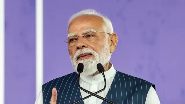 नरेंद्र मोदी