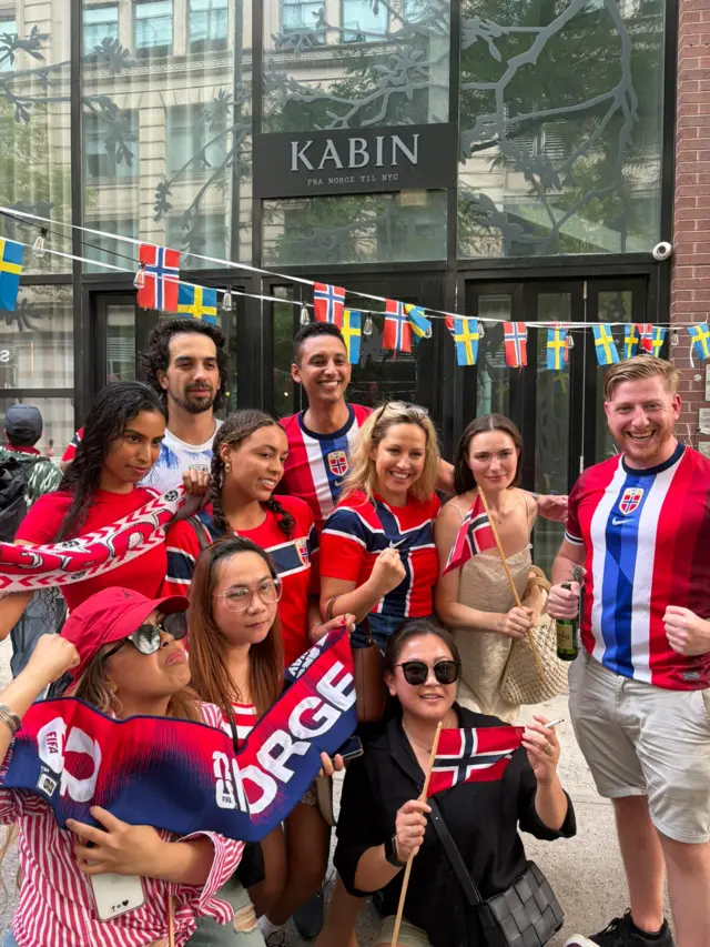 Torcedores noruegueses comemoram