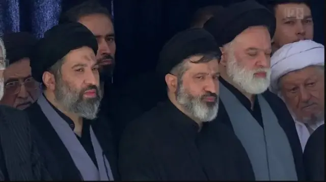 علی خامنہ ای کے تین بیٹے والد کی نمازِ جنازہ میں شریک ہوئے