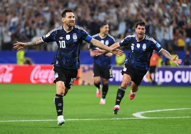 Los jugadores de Argentina celebran un gol