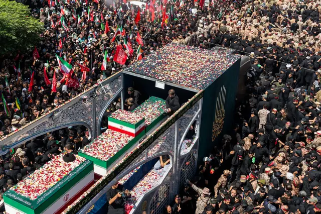 Jana'izar Khemenei a Iran