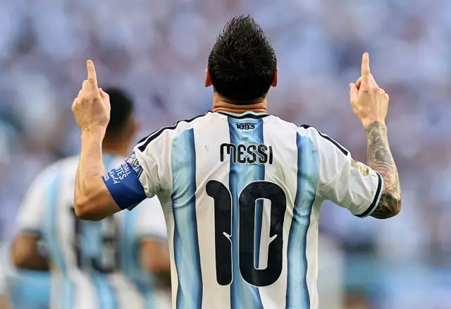 Lionel Messi de espaldas