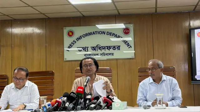তথ্য অধিদপ্তর এর সম্মেলন কক্ষে প্রেস ব্রিফিং করেন প্রধানমন্ত্রীর তথ্য ও সম্প্রচারবিষয়ক উপদেষ্টা