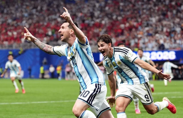 Lionel Messi celebra