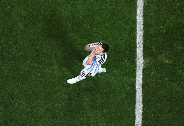 Messi tras fallar su penal.