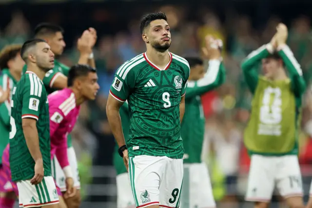 Jugadores mexicanos luego de la derrota contra Inglaterra
