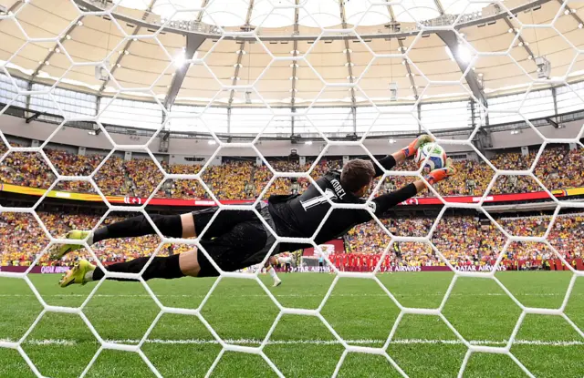 Kobel ataja un tiro penal