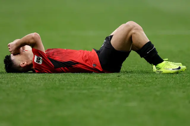 El jugador egipcio Karim Hafez, destrozado tras el pitido final.