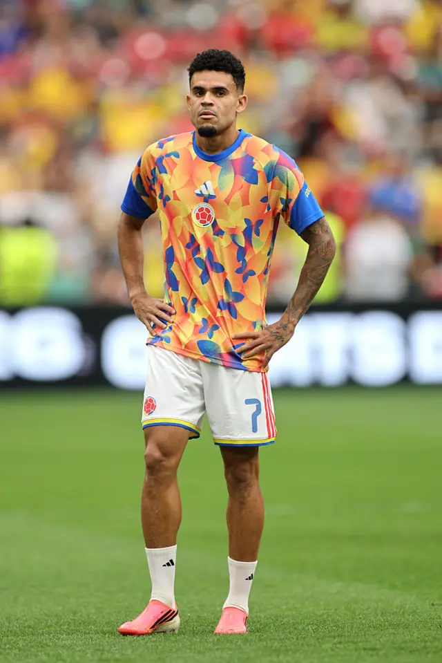 Luis Díaz al salir a calentar
