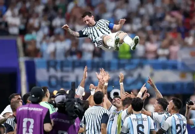 Ciyaaryahanada Argentina oo dabaal degaya kadib guushii ay ka gaareen Masar