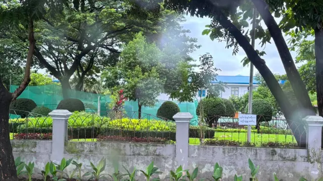 တောင်ဥက္ကလာမှာ ဗိုလ်ချုပ်ရုပ်ထု ဖယ်ရှားခံရပြီးနောက် မြင်ကွင်း