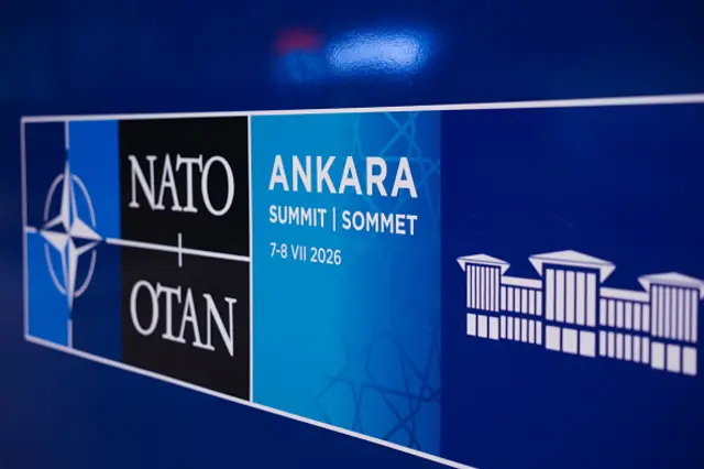NATO Ankara Summit yazılı bir duvar imi