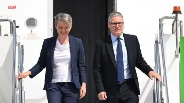 Yvette Cooper na Sir Keir Starmer wakiwasili Uturuki Jumanne