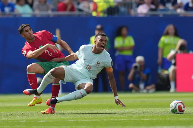 Hakimi y Mbappé