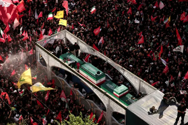 نعش خامنئي ونعوش أفراد أسرته