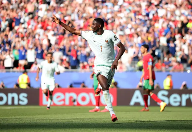 Ousmane Dembélé celebra su gol