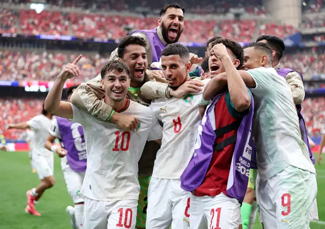 Jugadores marroquíes celebran un gol