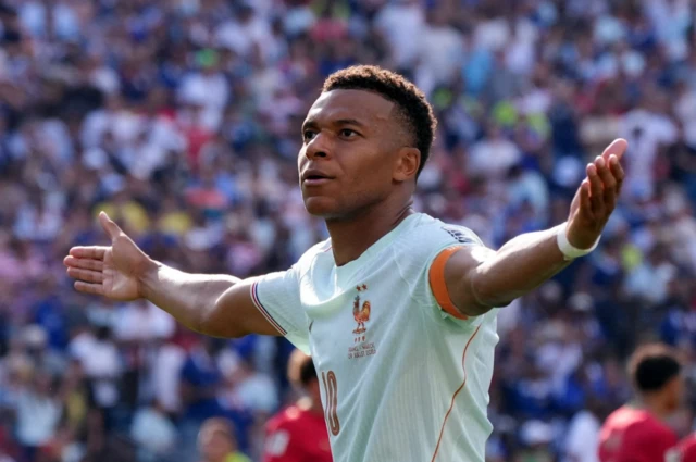Kylian Mbappé celebra su gol