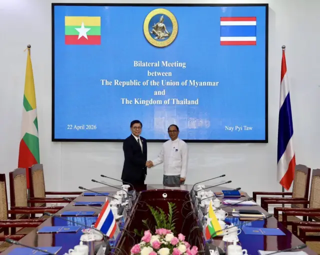 ၂၀၂၆ ဧပြီ ၂၂ ရက်က နေပြည်တော်မှာ တွေ့ဆုံခဲ့တဲ့ မြန်မာနိုင်ငံခြားရေးဝန်ကြီး ဦးတင်မောင်ဆွေနဲ့ ထိုင်းနိုင်ငံခြားရေးဝန်ကြီး မစ္စတာ ဆီဟာဆက်