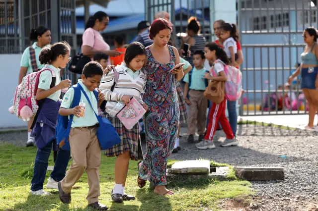 Estudiantes evacuados en Panamá