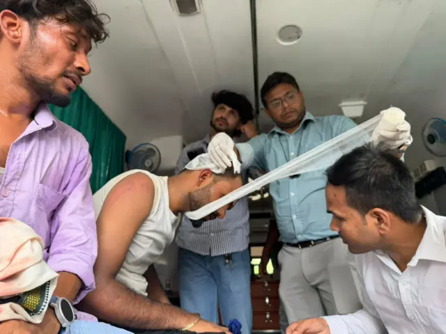 ঝাড়খন্ড ছাত্র বিক্ষোভে পুলিশের লাঠিচার্জে আহত একাধিক আন্দোলনকারী