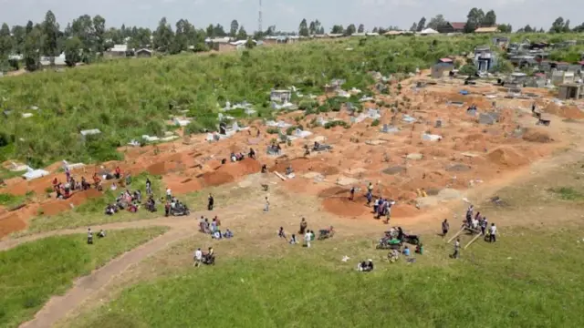 Makaburi mengi mapya yanaweza kuonekana kwenye makaburi ya Nyamurongo