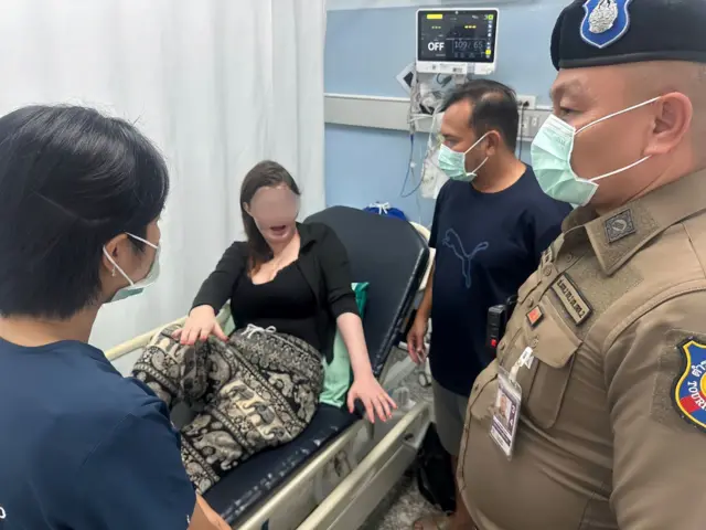 မြန်မာကျားဖြန့်လုပ်ငန်းတွေမှာ နှိပ်စက်ခံရလို့ ဩဂုတ် ၉ ရက်က ထိုင်းနိုင်ငံ၊ မယ်ဆိုင်မြို့ကို ထွက်ပြေးတိမ်းရှောင်လာတဲ့ ရုရှားနိုင်ငံသူ