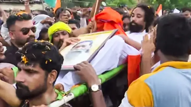 देवेंद्र नाथ महतो अनशन पर होने के बाद भी विधानसभा मार्च में शामिल हुए