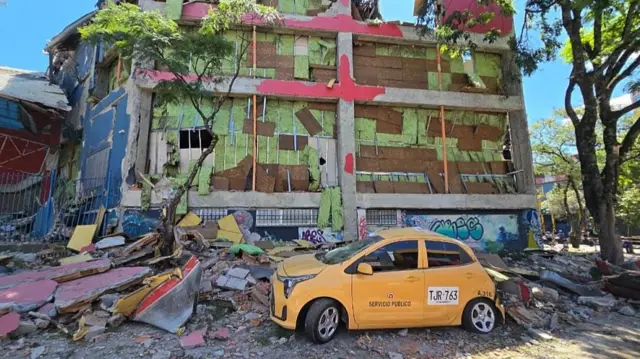 edificio derrumbado tras el sismo en colombia
