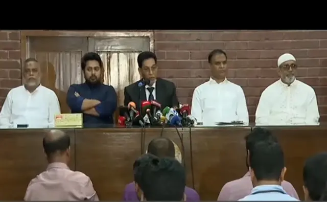 রাষ্ট্রপতি নির্বাচন নিয়ে প্রস্তুতিমূলক বৈঠকের পর ব্রিফিং করেছেন চিফ হুইপ নুরুল ইসলাম। বিরোধী দলীয় চিফ হুইপ ও অন্য হুইপরা এ সময় উপস্থিত ছিলেন।