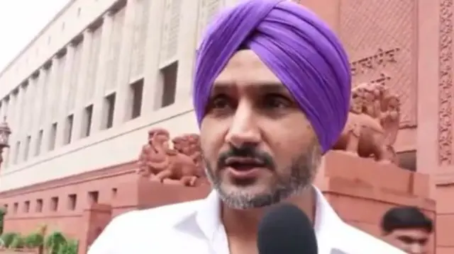 हरभजन सिंह ने कहा कि पंजाब के मुद्दों पर सरकारों को काम करना चाहिए