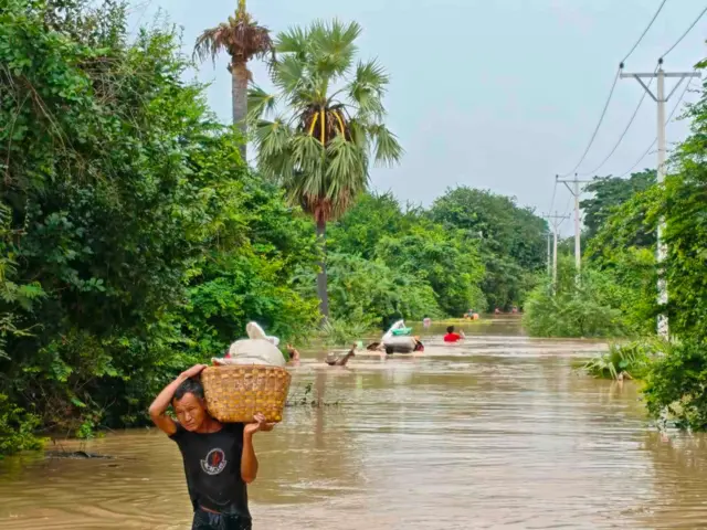 စစ်ကိုင်းရေဘေး