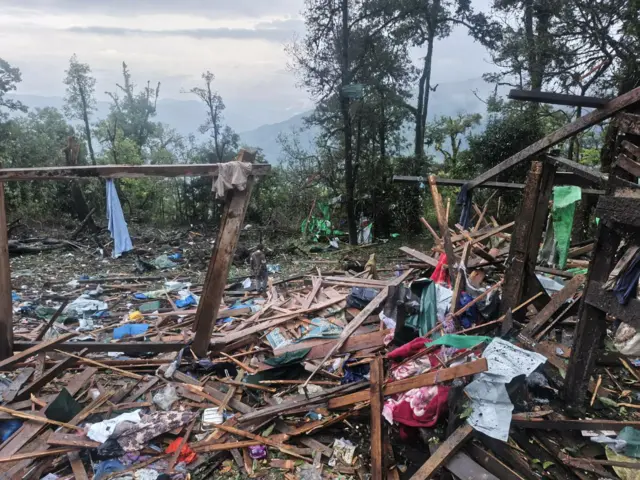 ကန်ပက်လက်က ဆေးပေးခန်း ဗုံးကြဲခံရပြီးနောက် တွေ့ရတဲ့မြင်ကွင်း