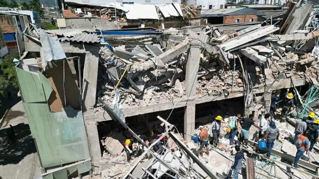 imagen de un edificio destruído en pereira